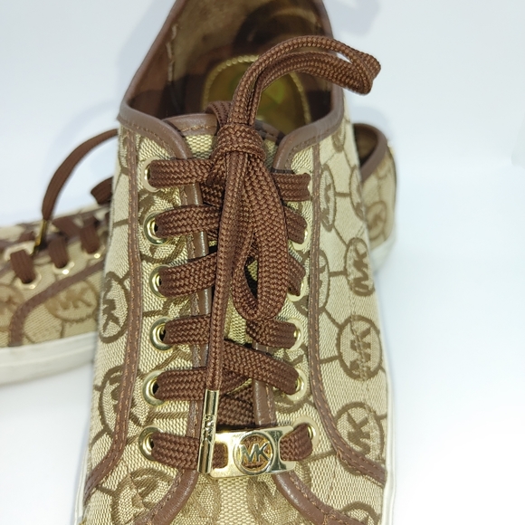 Michael Kors Sneakers - Picture 3 of 7